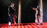 Corto Maltese ja Rasputin (Jani Volanen). Kuva: Patrik Pesonius / Q-teatteri.