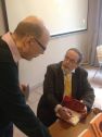 Populäärikulttuurin keskeiset arvonnostajat: Pekka Gronow ja Jukka Kemppinen. Kuva Vesa Kataisto.